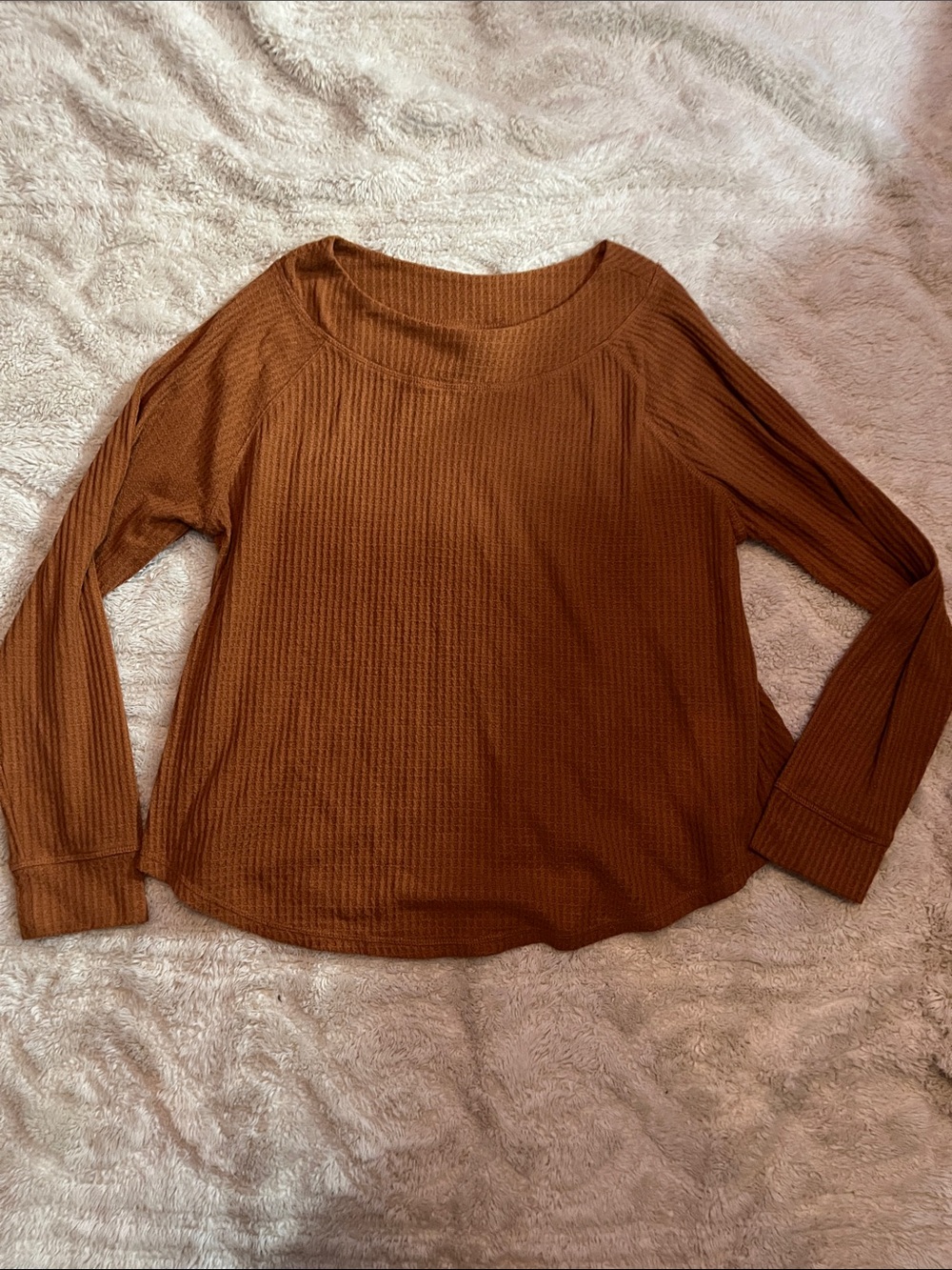 Wrangler Ribbed Long-Sleeve Top in Rust Brown